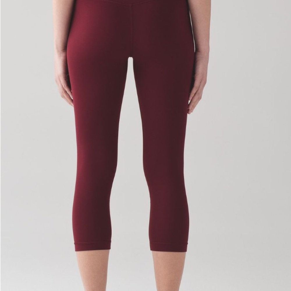 Lululemon Align Crop *19"
Deep Rouge